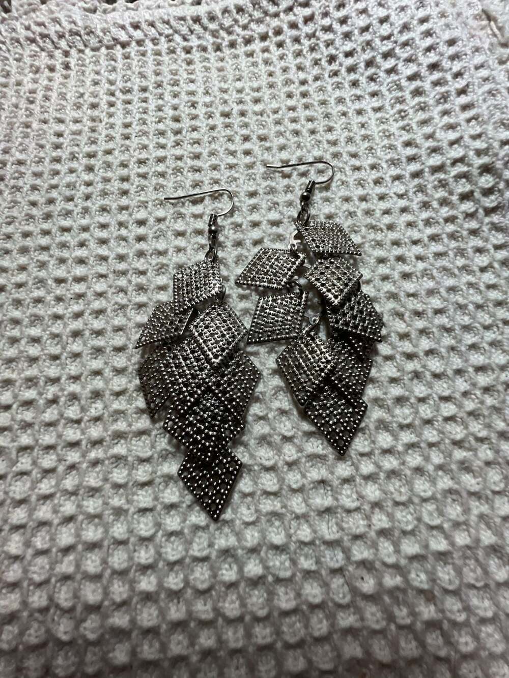 GUESS Silver-Tone Rhombus Drop Chandelier Earrings